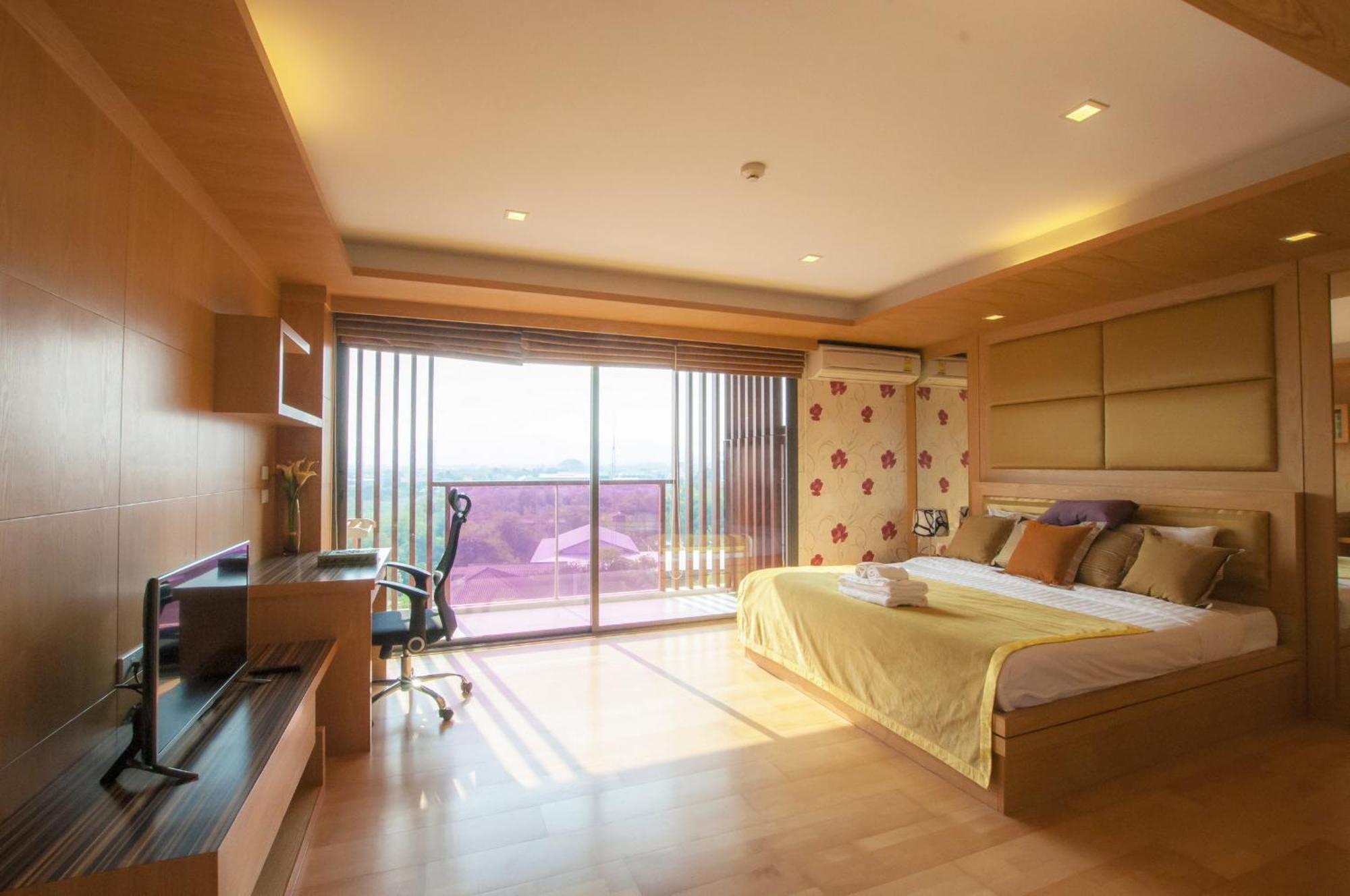 Rocco Seaview HHQ